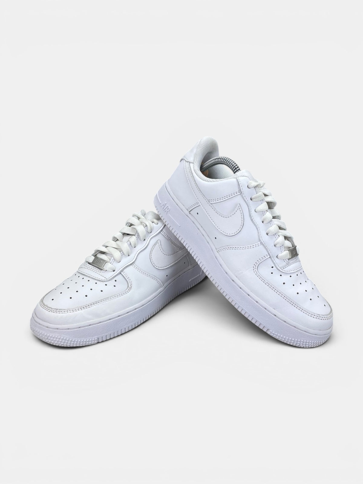 Nike Air Force 1 Low Triple White - buty sportowe, boczny profil