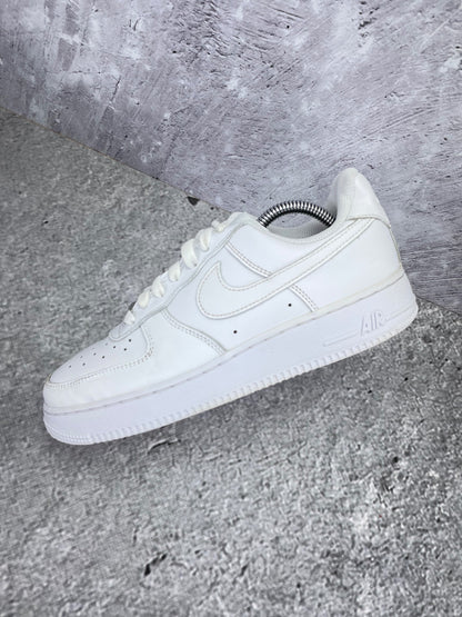 Nike Air Force 1 Low Triple White - buty sportowe, widok z góry na wewnętrzną stronę butów