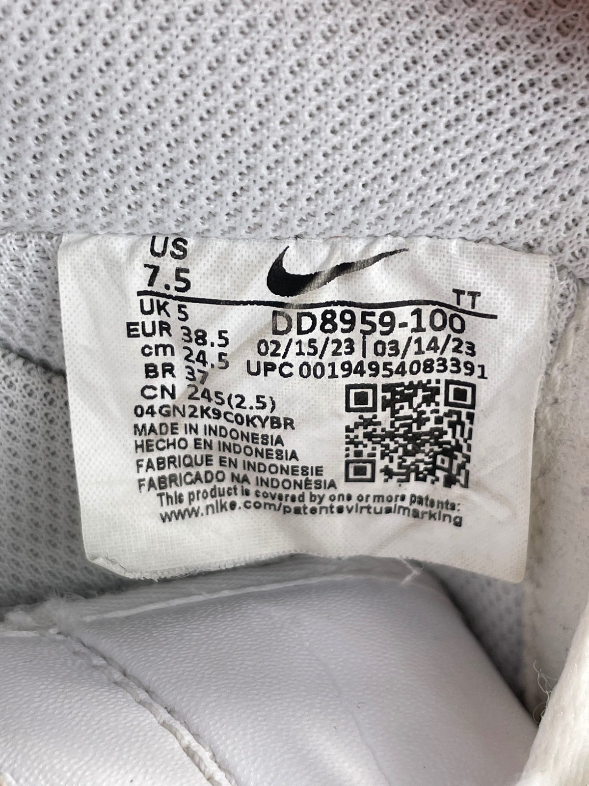 Nike Air Force 1 Low Triple White - buty sportowe, metka