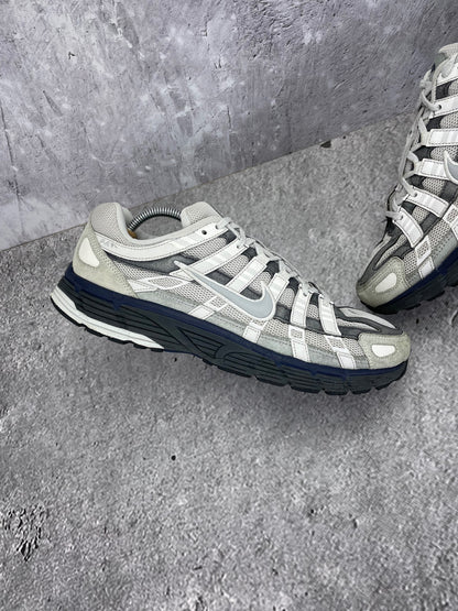 Nike P-6000 Photon Dust Anthracite - buty sportowe, zewnętrzny panel lewego buta