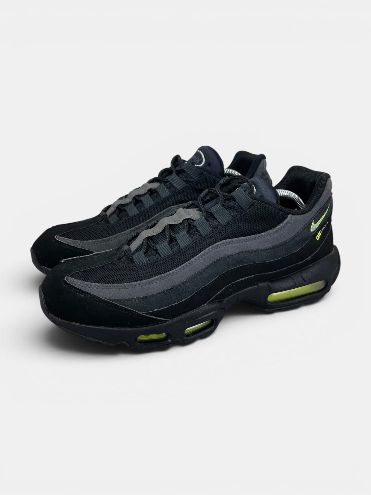 Nike Air Max 95 Black Volt - buty sportowe, widok z boku