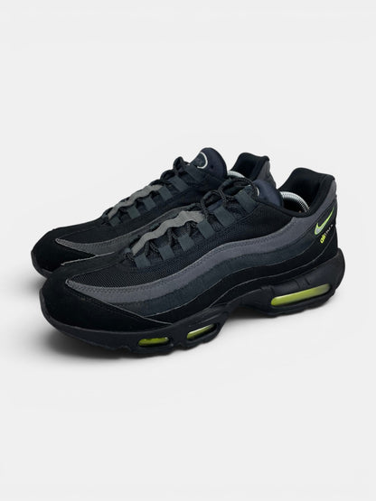 Nike Air Max 95 Black Volt - buty sportowe, widok z boku