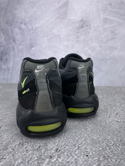 Nike Air Max 95 Black Volt - buty sportowe, widok z tyłu