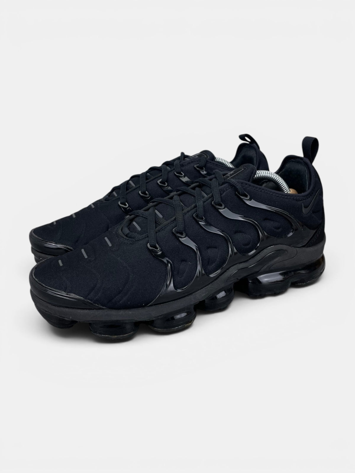 Nike Air VaporMax Plus Triple Black - buty sportowe, widok z boku