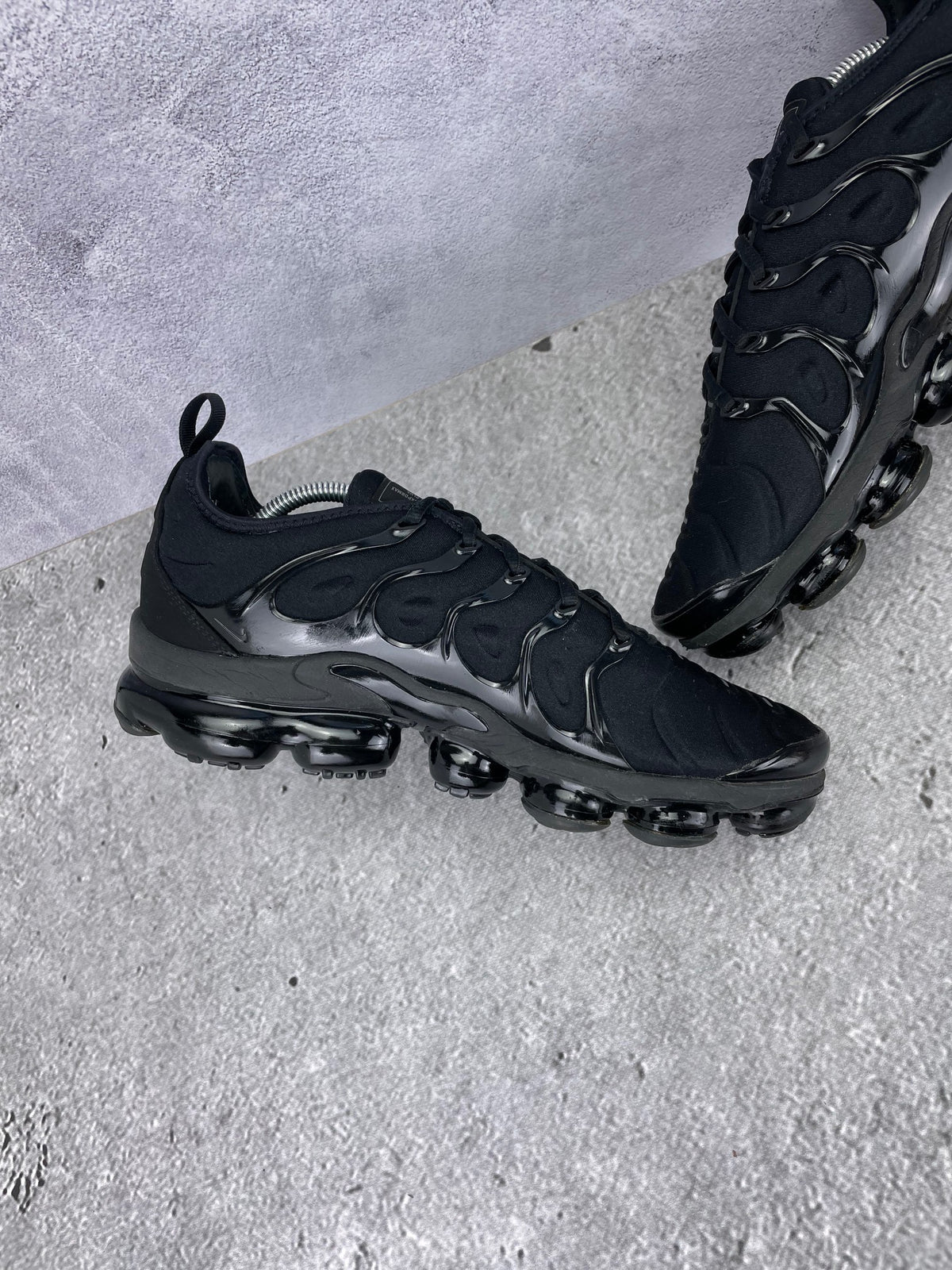 Nike Air VaporMax Plus Triple Black - buty sportowe, wewnętrzny panel lewego buta