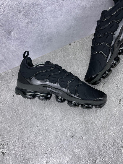 Nike Air VaporMax Plus Triple Black - buty sportowe, wewnętrzny panel lewego buta