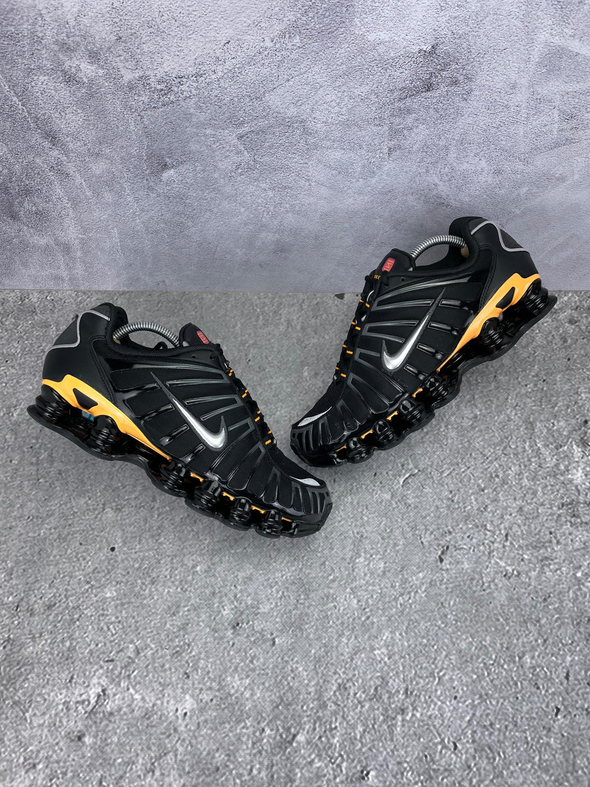 Nike Shox TL IF7119-001 - buty sportowe, widok z góry na zewnętrzną stronę butów