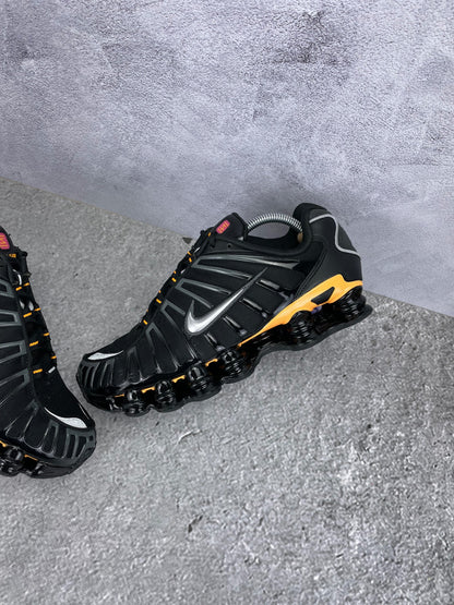 Nike Shox TL IF7119-001 - buty sportowe, widok z góry na wewnętrzną stronę butów