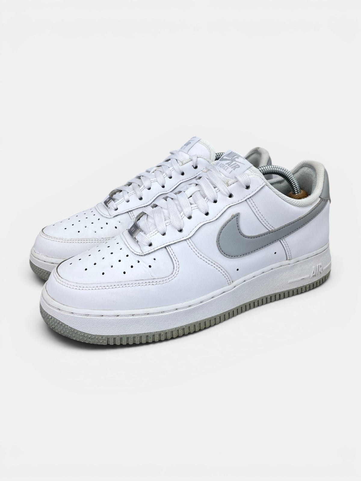 Nike Air Force 1 Low Light Smoke Grey - buty sportowe, widok z boku