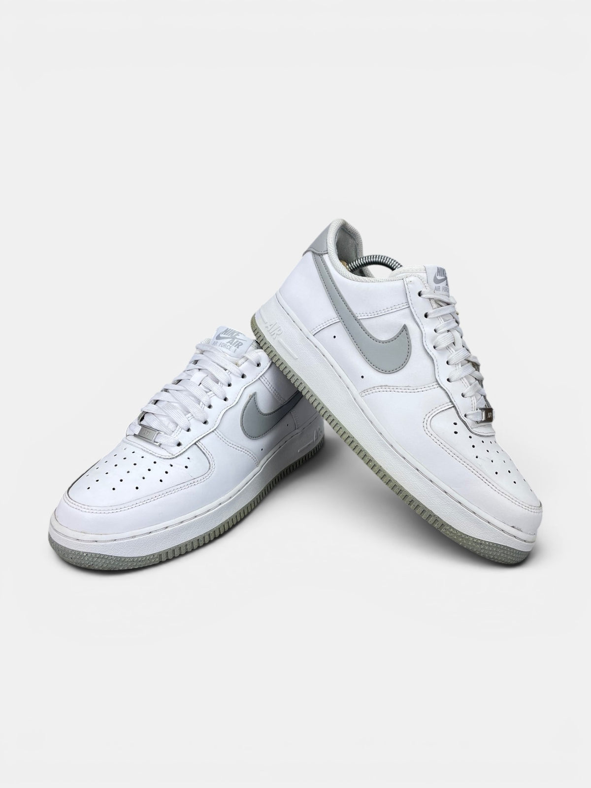 Nike Air Force 1 Low Light Smoke Grey - buty sportowe, boczny profil