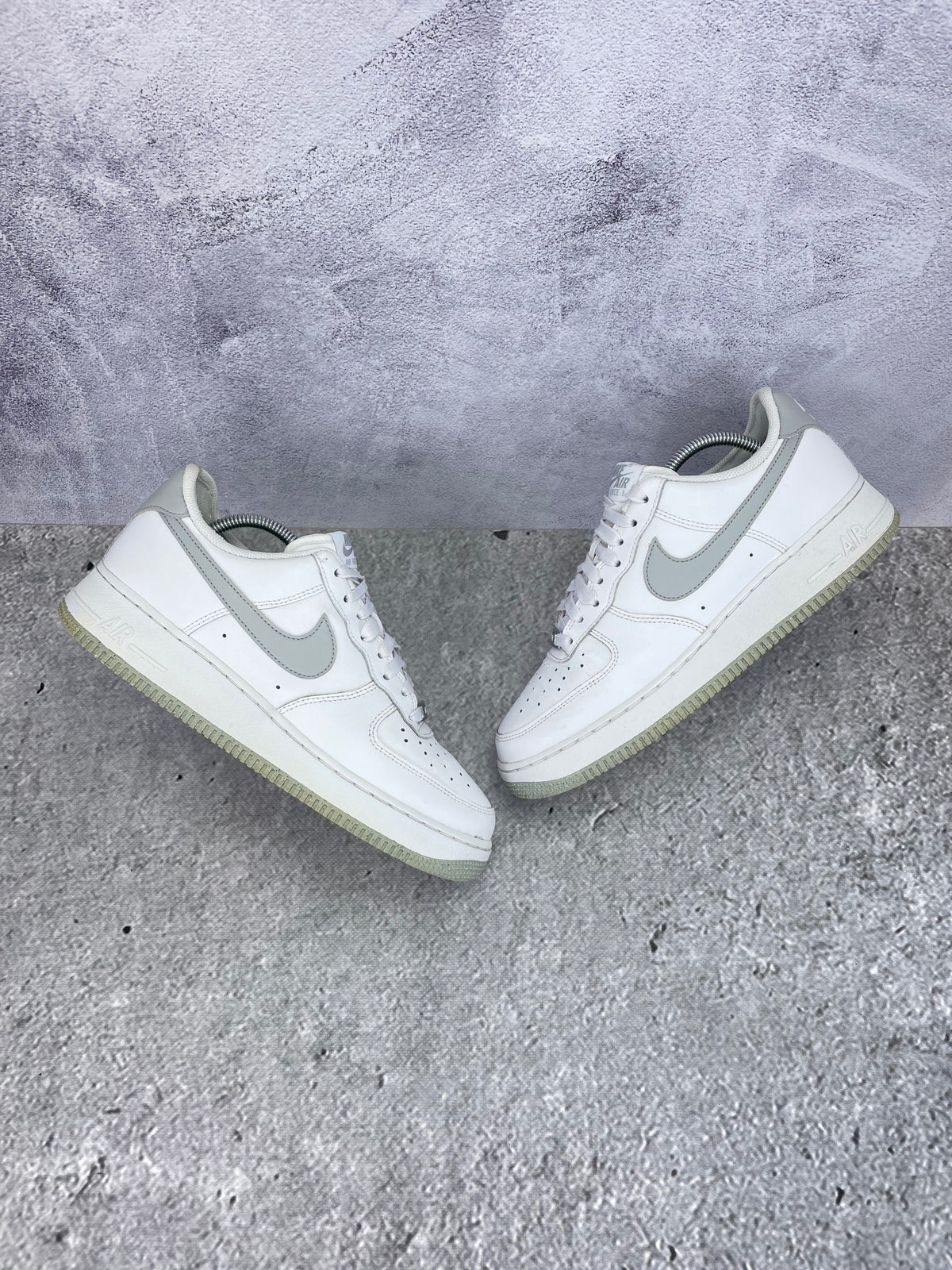 Nike Air Force 1 Low Light Smoke Grey - buty sportowe, widok z góry na zewnętrzną stronę butów