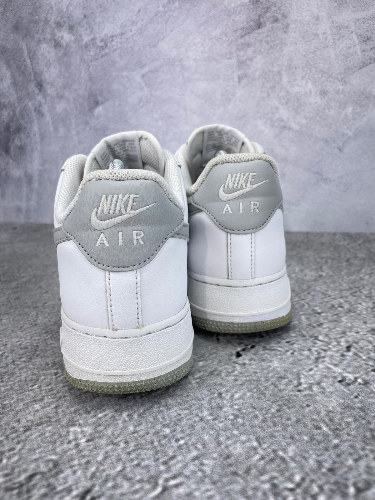 Nike Air Force 1 Low Light Smoke Grey - buty sportowe, widok z tyłu