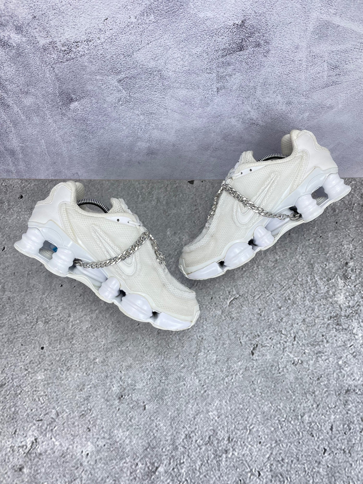 Nike Shox TL / CDG Triple White - buty sportowe, zewnętrzny panel prawego buta