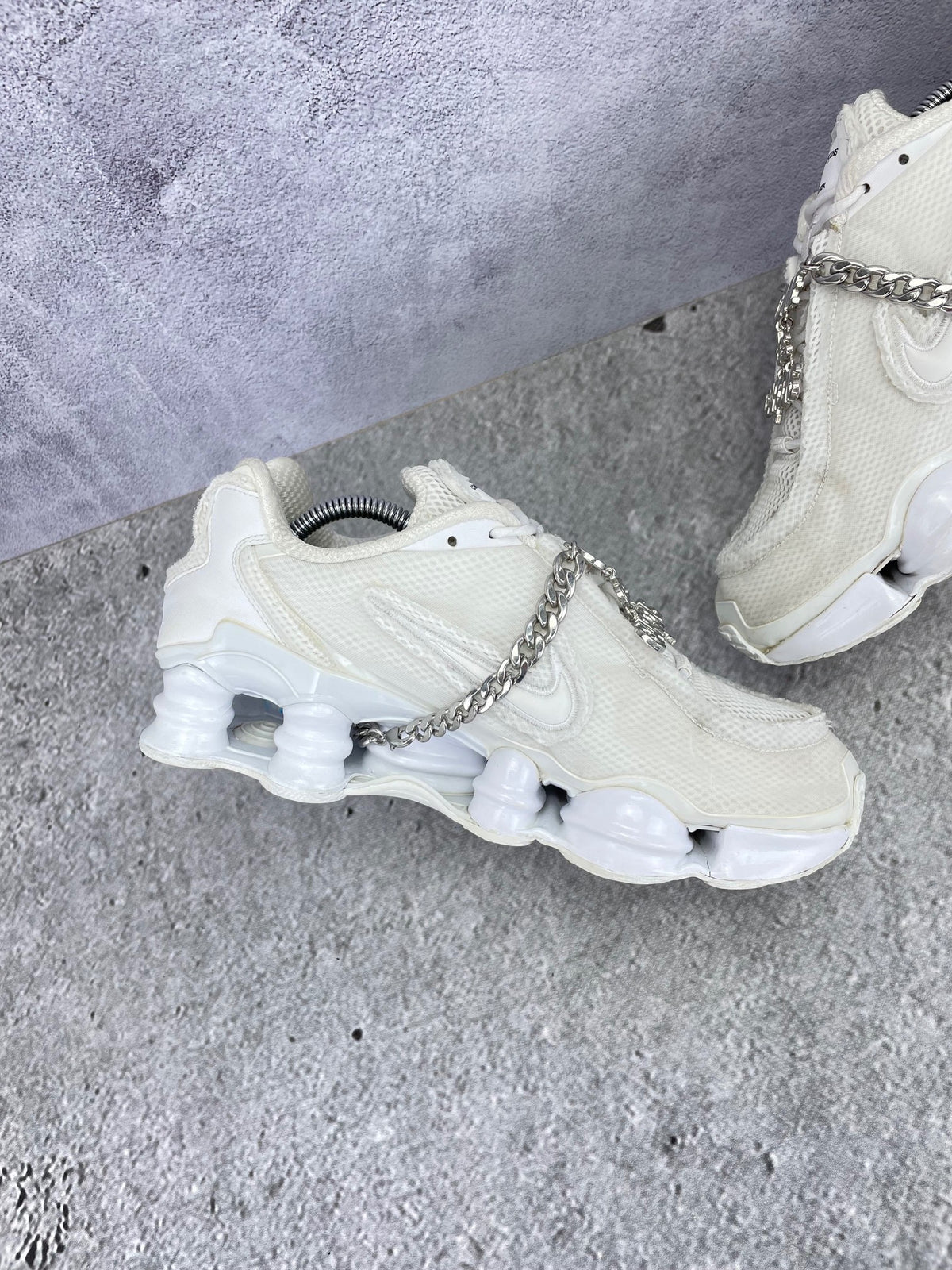 Nike Shox TL / CDG Triple White - buty sportowe, wewnętrzny panel lewego buta