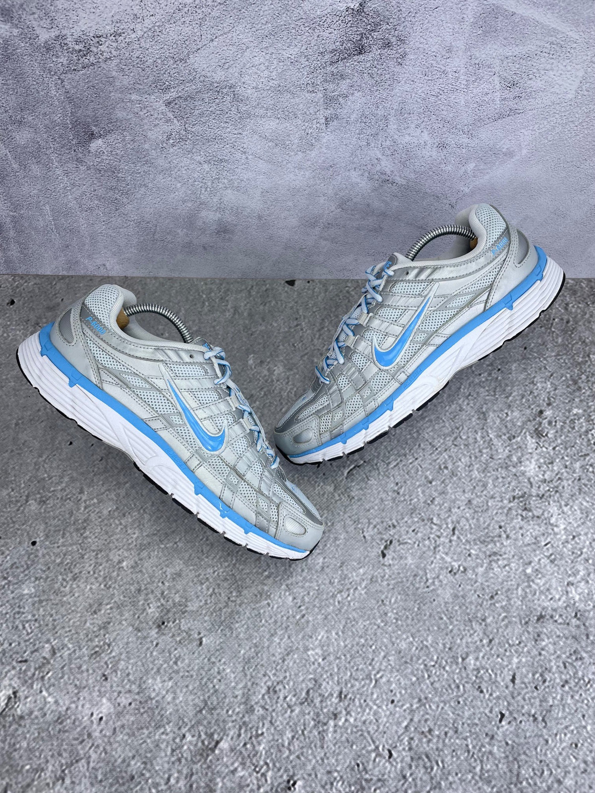 Nike P-6000 CD6404-025 - buty sportowe, widok z góry na zewnętrzną stronę butów