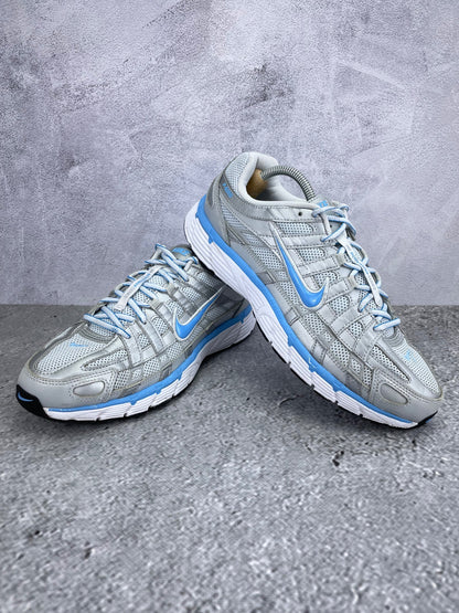 Nike P-6000 CD6404-025 - buty sportowe, para butów, widok z boku na tle studyjnym