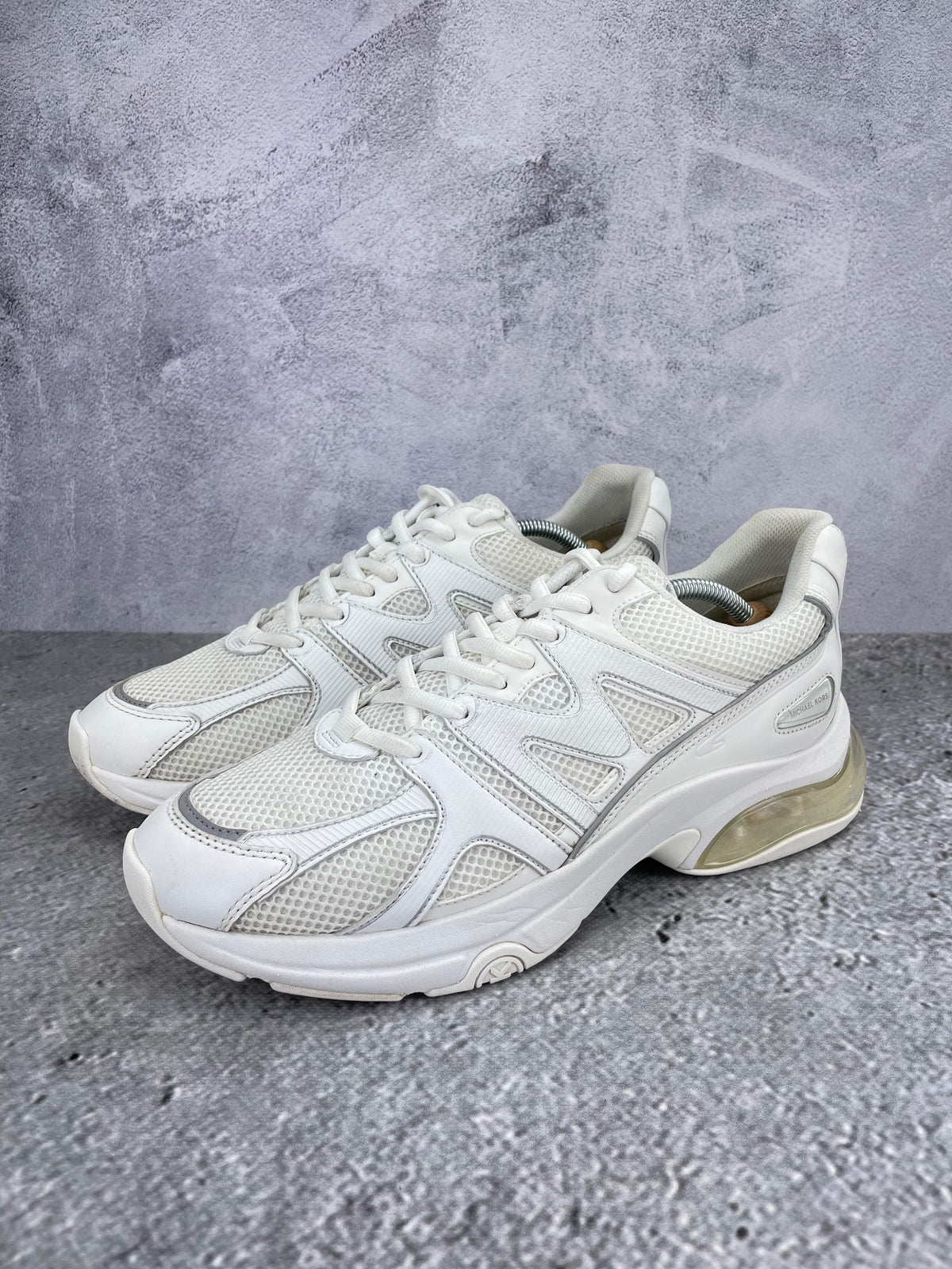 Michael Kors Kit Trainer Extreme 42S3KIFS3L - buty sportowe, widok z boku na tle studyjnym