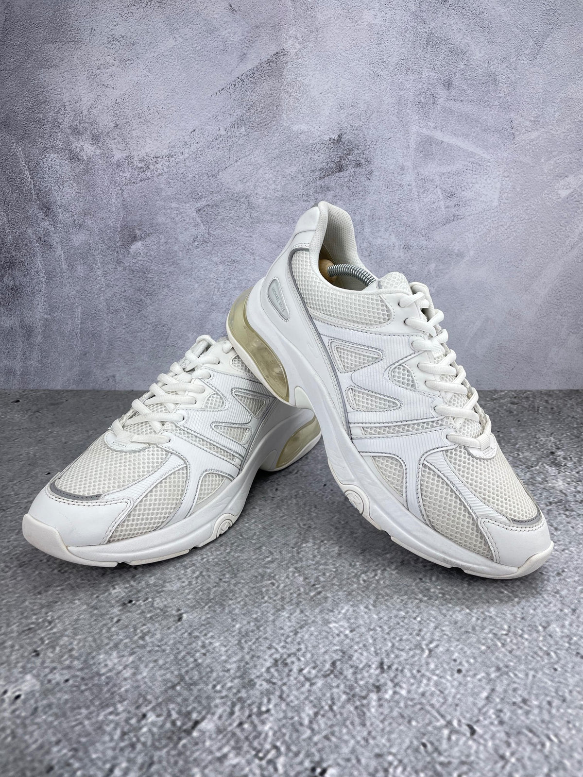 Michael Kors Kit Trainer Extreme 42S3KIFS3L - buty sportowe, para butów, widok z boku na tle studyjnym
