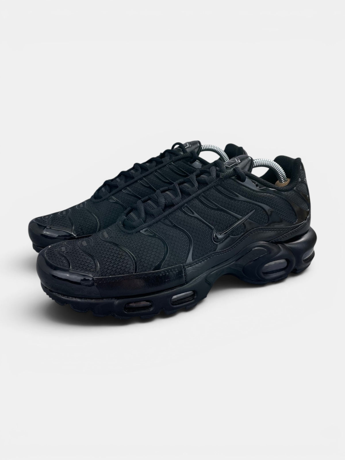 Nike Air Max Plus Triple Black - buty sportowe, widok z boku