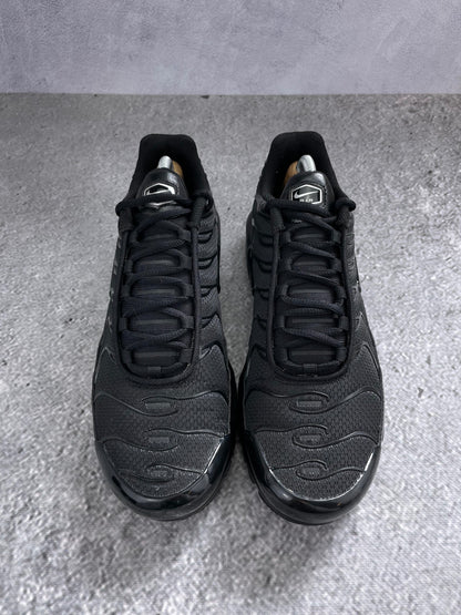 Nike Air Max Plus Triple Black - buty sportowe, widok z góry