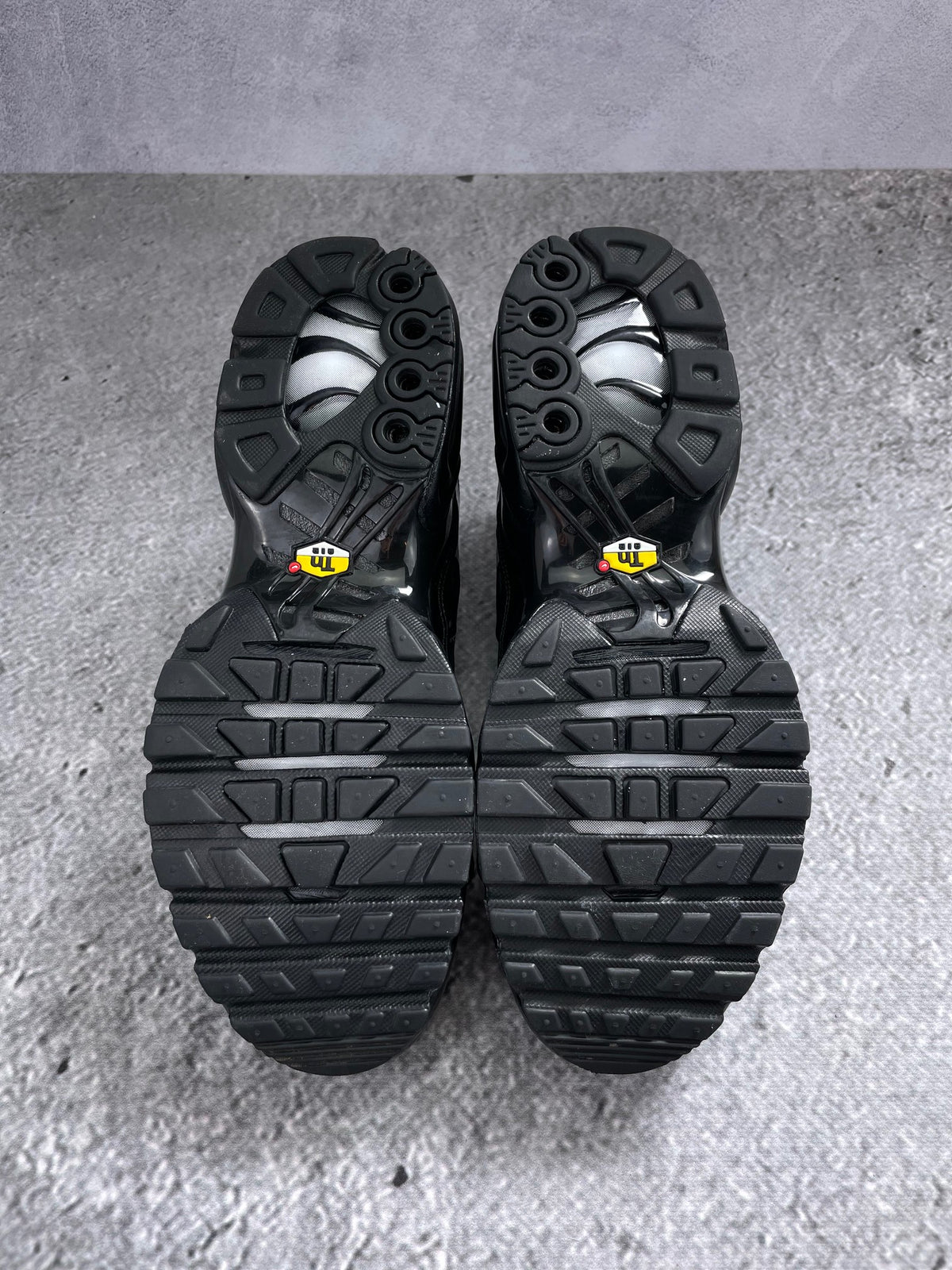 Nike Air Max Plus Triple Black - buty sportowe, podeszwa