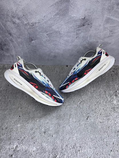 Nike Vomero 18 Multicolor - buty sportowe, widok z góry na zewnętrzną stronę butów