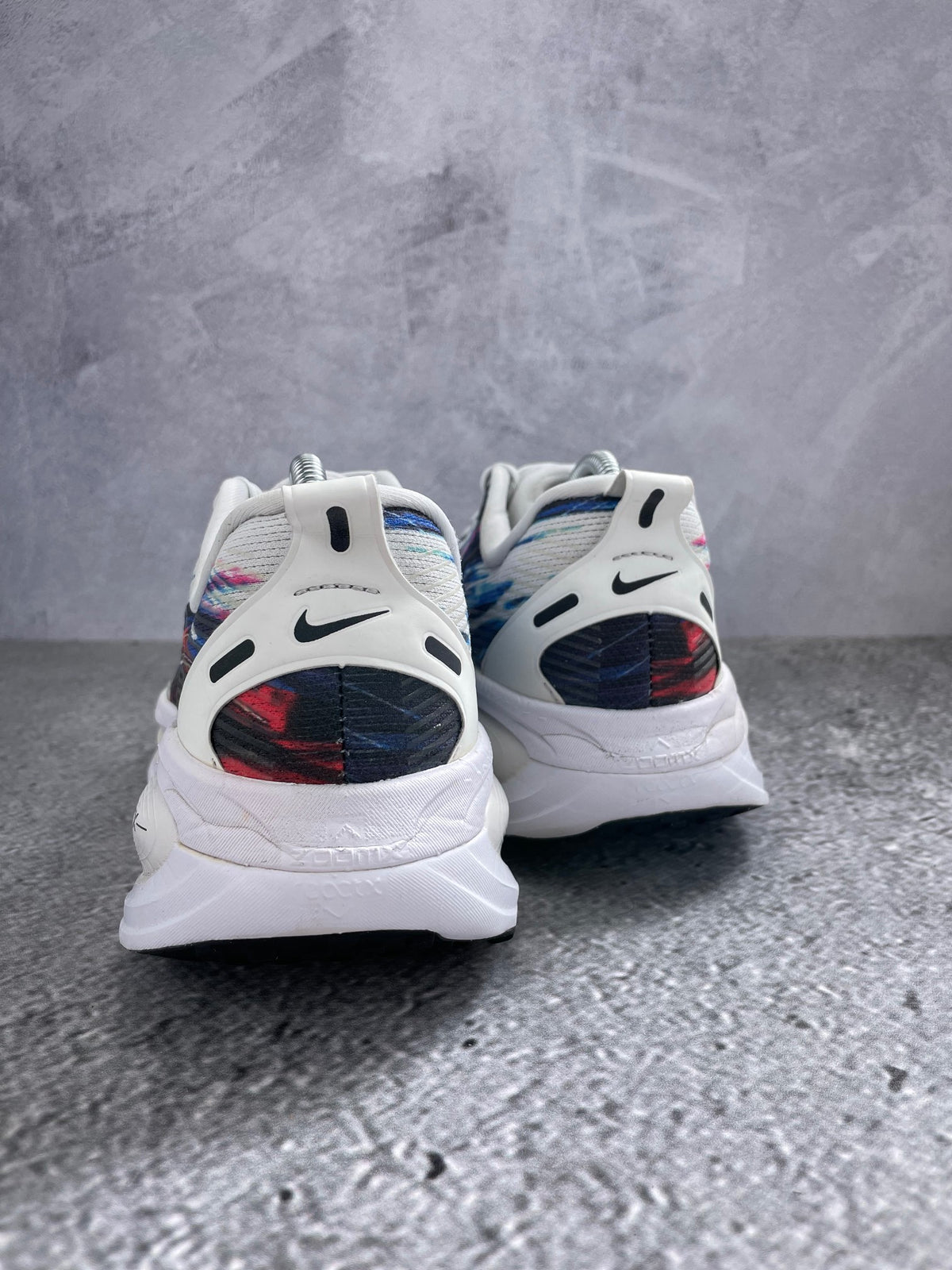 Nike Vomero 18 Multicolor - buty sportowe, widok z tyłu
