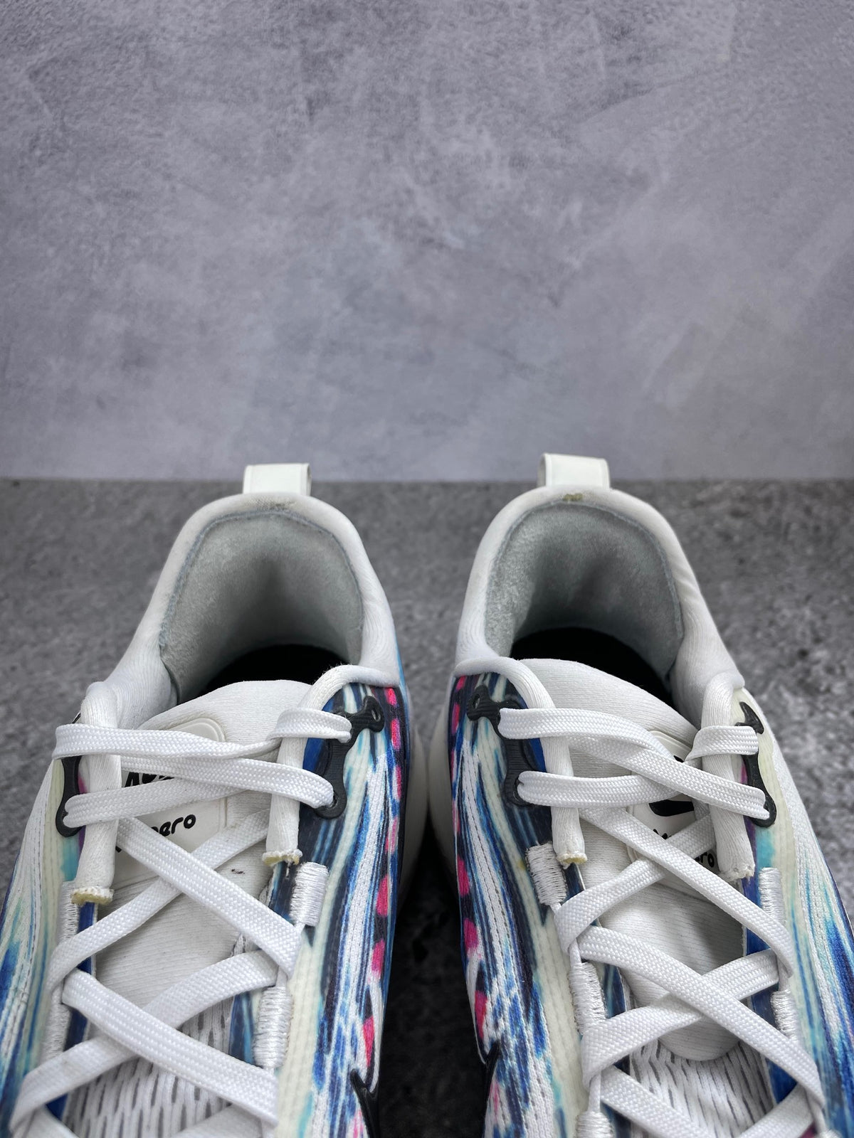 Nike Vomero 18 Multicolor - buty sportowe, zapiętki butów