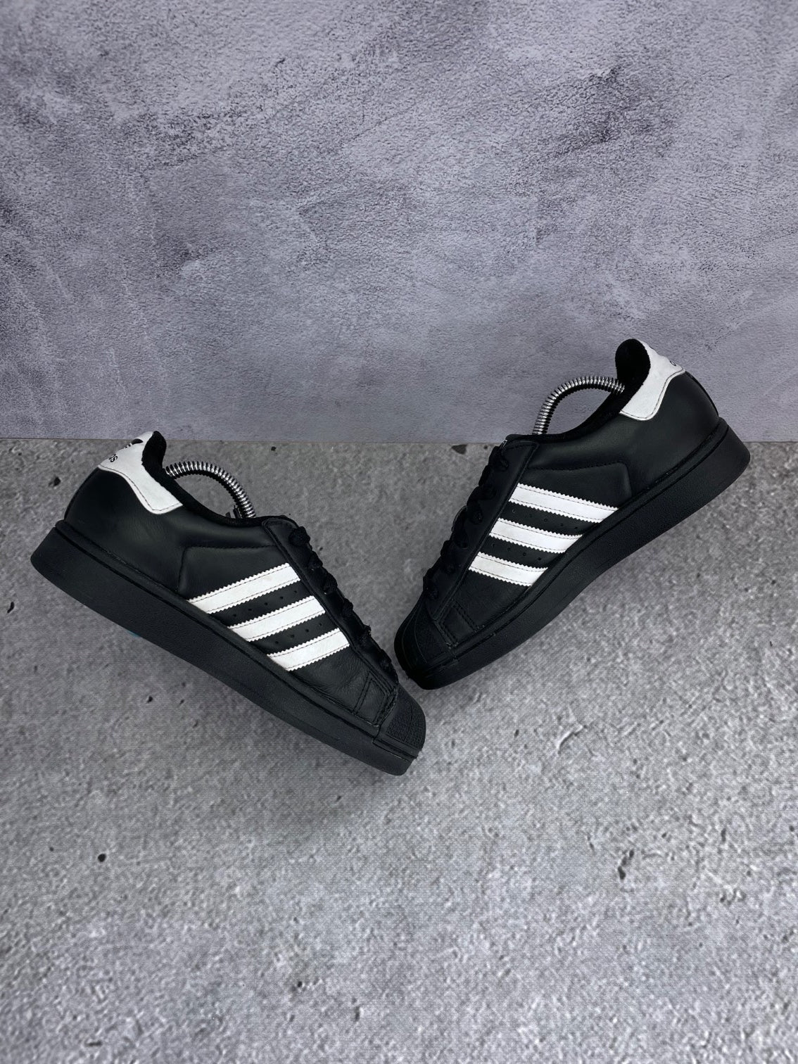 Adidas Superstar II Black White - buty sportowe, zewnętrzny panel prawego buta
