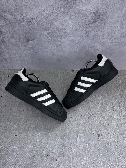 Adidas Superstar II Black White - buty sportowe, zewnętrzny panel prawego buta