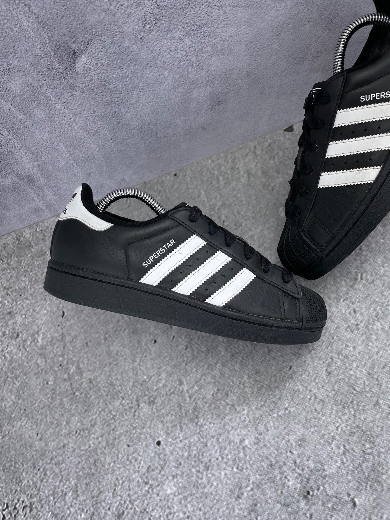 Adidas Superstar II Black White - buty sportowe, zewnętrzny panel lewego buta