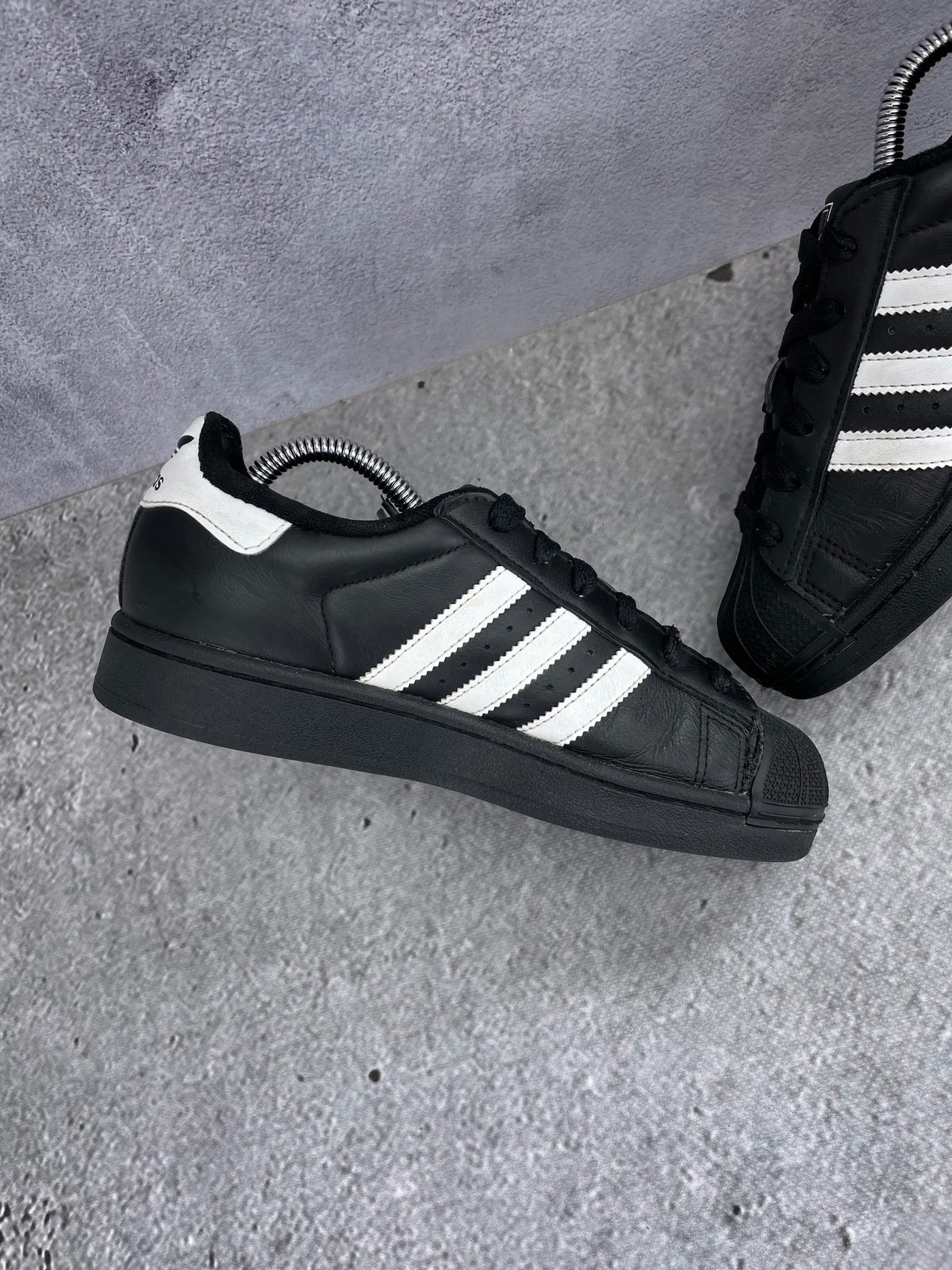 Adidas Superstar II Black White - buty sportowe, wewnętrzny panel lewego buta