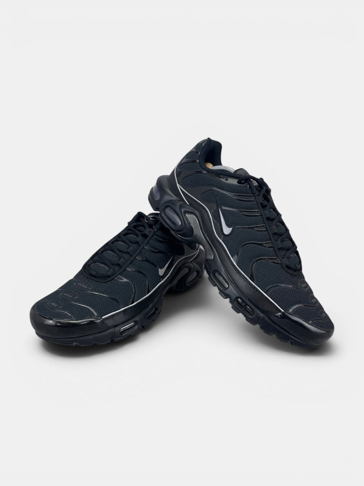 Nike Air Max Plus Black Reflective - buty sportowe, boczny profil