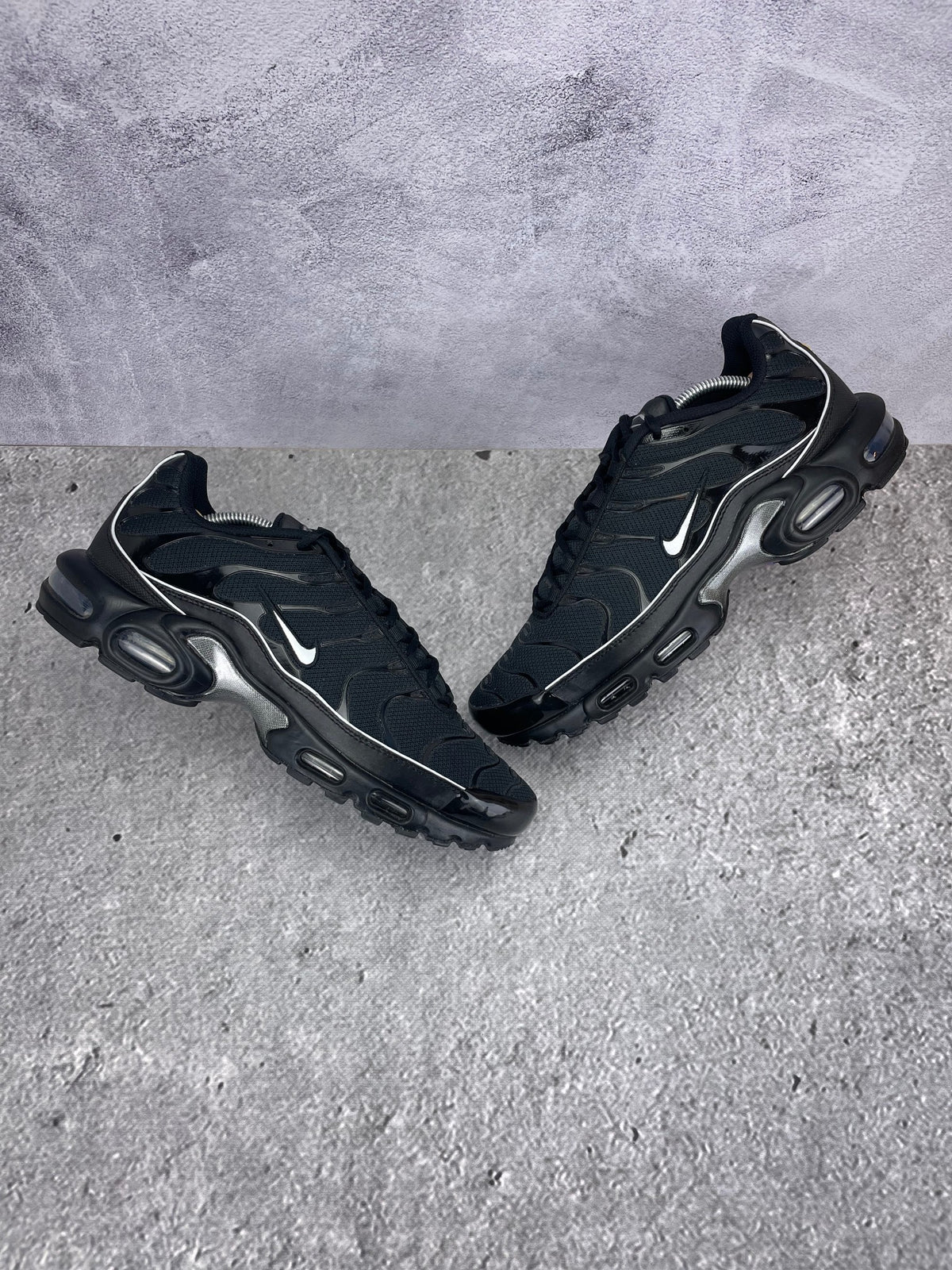 Nike Air Max Plus Black Reflective - buty sportowe, widok z góry na zewnętrzną stronę butów