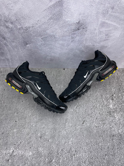 Nike Air Max Plus Black Reflective - buty sportowe, zewnętrzny panel prawego buta