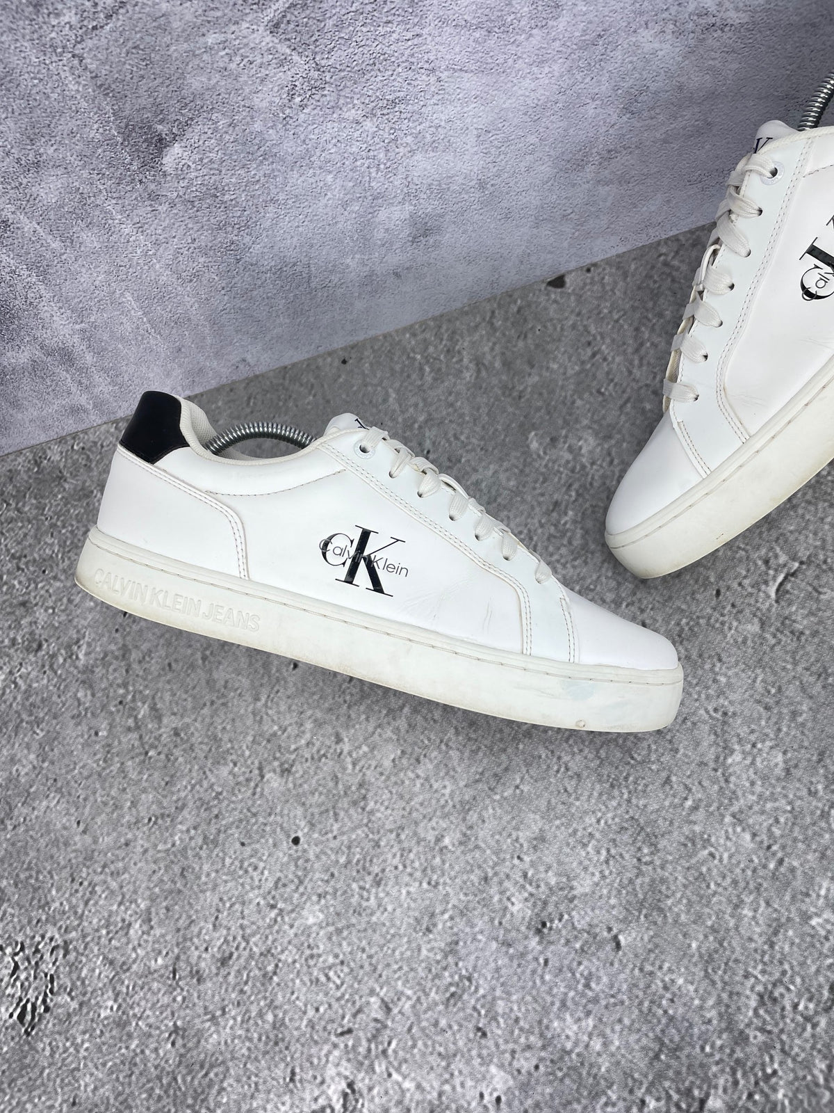 Calvin Klein Cupsole YM0YM01369 - buty sportowe, zewnętrzny panel lewego buta