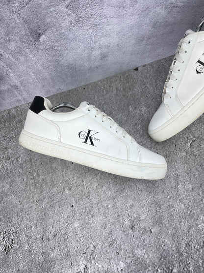 Calvin Klein Cupsole YM0YM01369 - buty sportowe, zewnętrzny panel lewego buta
