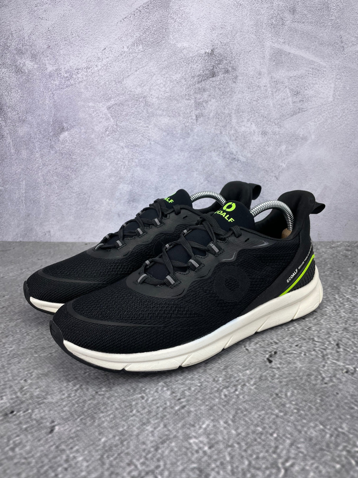 Ecoalf Sneakers - buty sportowe, widok z boku na tle studyjnym