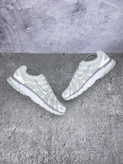 Nike P-6000 FV6603-101 - buty sportowe, widok z góry na zewnętrzną stronę butów