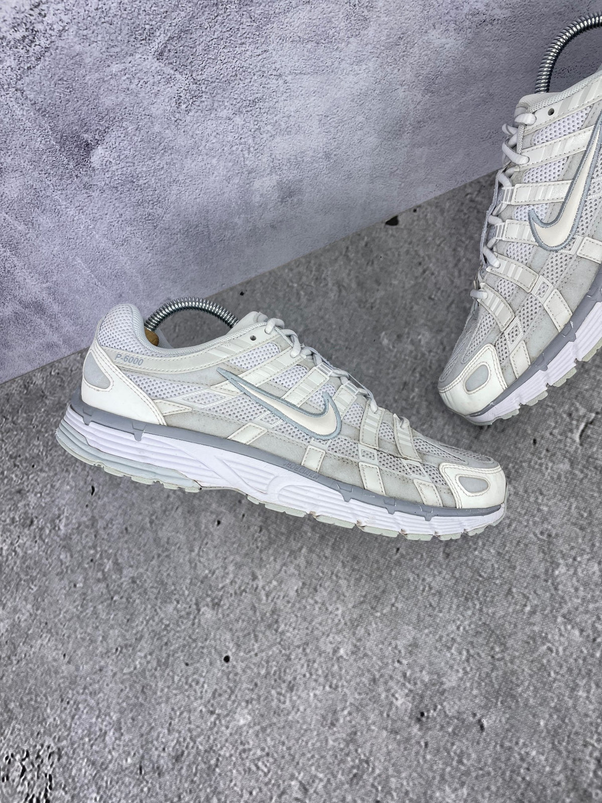 Nike P-6000 FV6603-101 - buty sportowe, zewnętrzny panel lewego buta