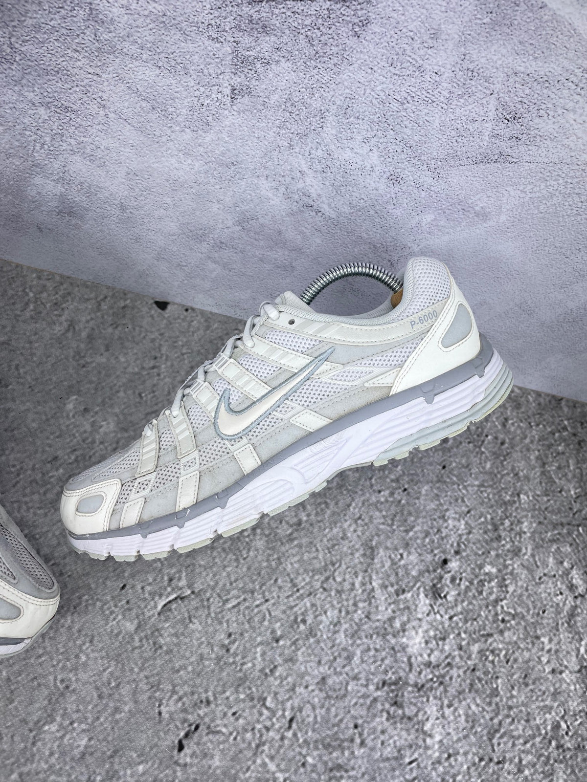 Nike P-6000 FV6603-101 - buty sportowe, widok z góry na wewnętrzną stronę butów