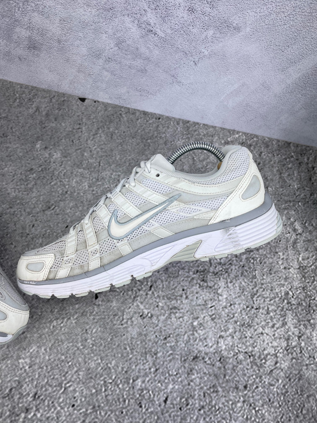 Nike P-6000 FV6603-101 - buty sportowe, wewnętrzny panel prawego buta