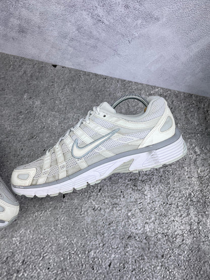 Nike P-6000 FV6603-101 - buty sportowe, wewnętrzny panel prawego buta