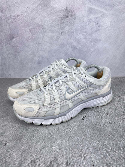 Nike P-6000 FV6603-101 - buty sportowe, widok z boku na tle studyjnym