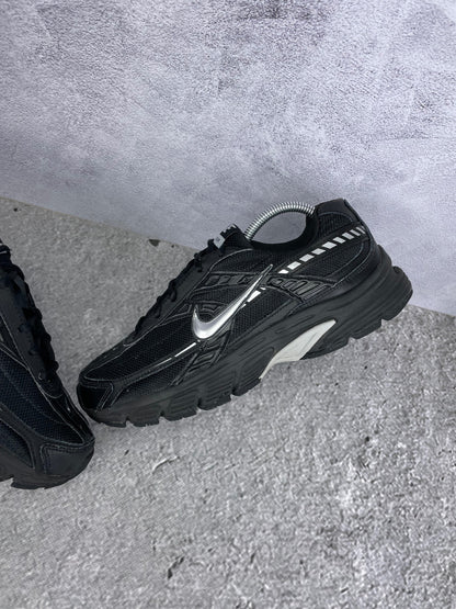 Nike Initiator IB4595-001 - buty sportowe, widok z góry na wewnętrzną stronę butów