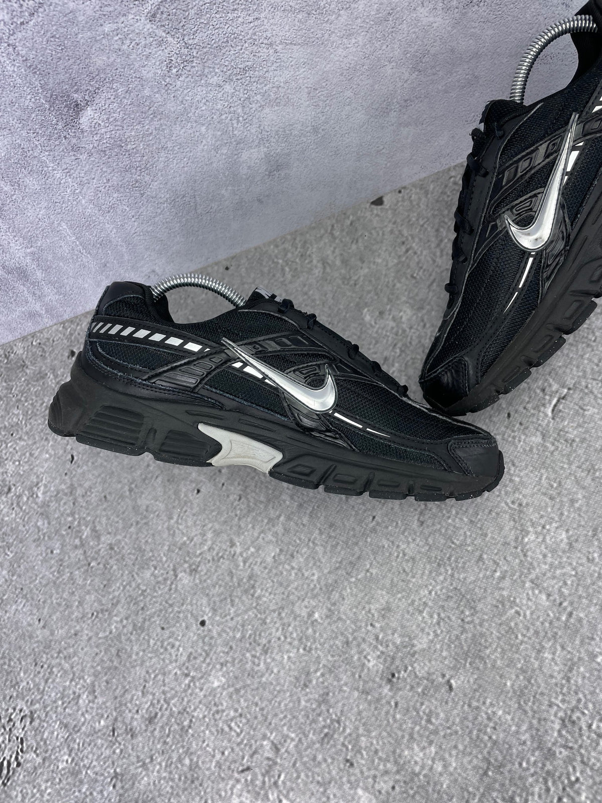 Nike Initiator IB4595-001 - buty sportowe, wewnętrzny panel lewego buta