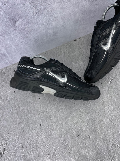 Nike Initiator IB4595-001 - buty sportowe, wewnętrzny panel lewego buta