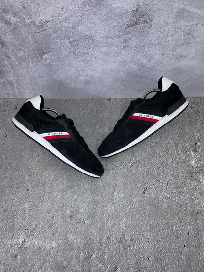 Tommy Hilfiger Iconic Mix Runner FM0FM04733 - buty sportowe, widok z góry na zewnętrzną stronę butów
