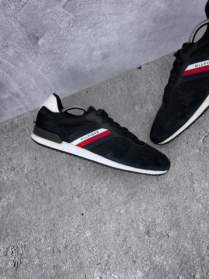 Tommy Hilfiger Iconic Mix Runner FM0FM04733 - buty sportowe, zewnętrzny panel lewego buta