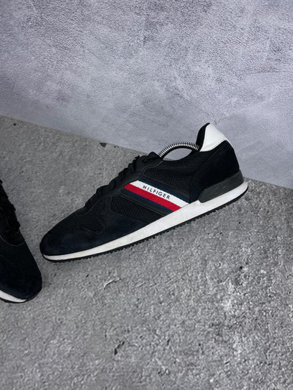 Tommy Hilfiger Iconic Mix Runner FM0FM04733 - buty sportowe, widok z góry na wewnętrzną stronę butów
